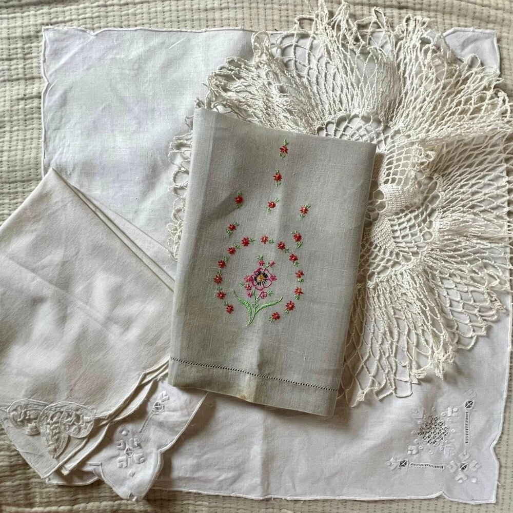 Lot of 5 Vintage Cotton Linens